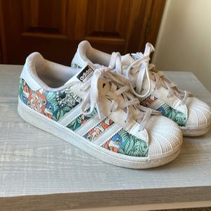Adidas Superstar size 3y